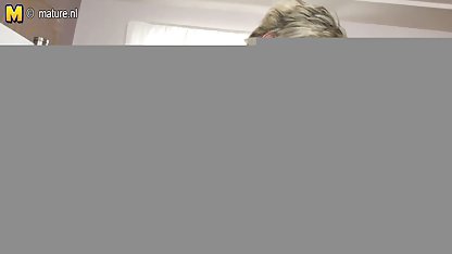 زرق و برق دار milf Shanda پری پورن بلوند در باغ!